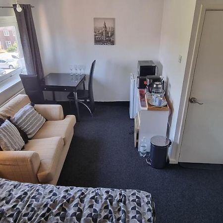 Spacious Room With Kichenet Rotherham Exteriör bild
