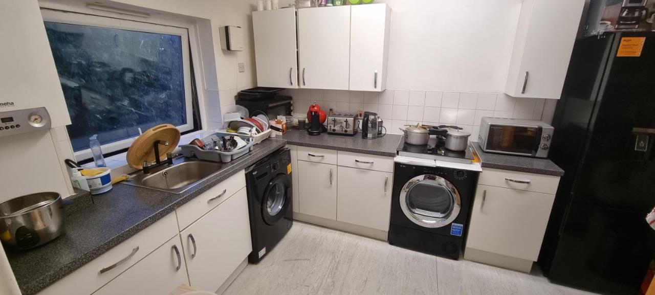 Spacious Room With Kichenet Rotherham Exteriör bild